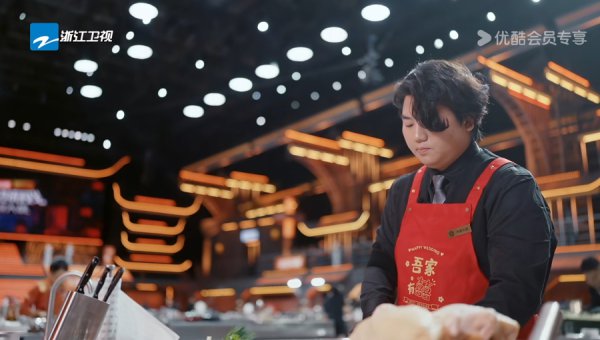 全红婵的哥哥也来进入这档好意思食综艺，咱们问了他三个问题